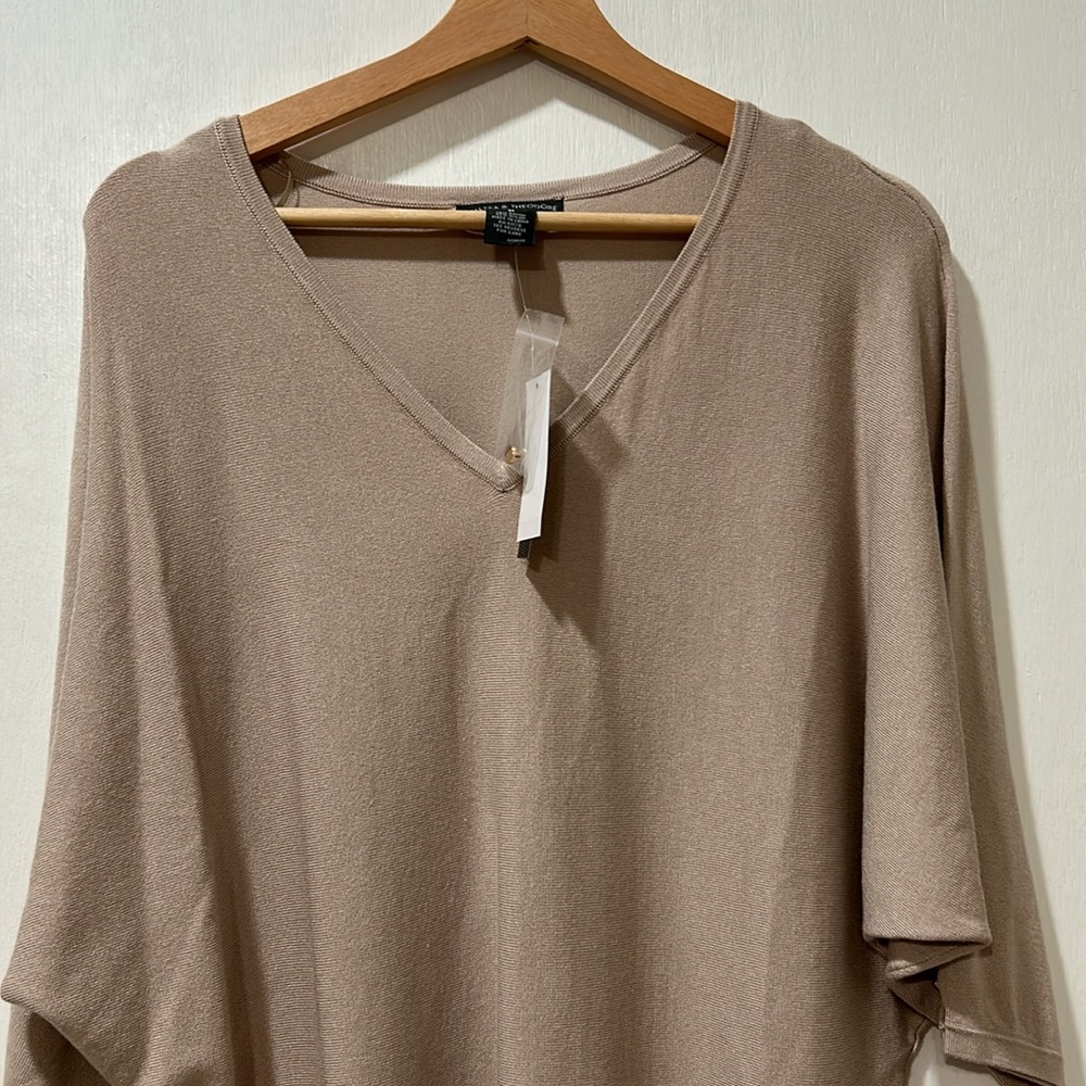 CHELSEA & THEODORE WOMENS PULLOVER BERMUDA SAND Sz MD NEW - Picture 3 of 9